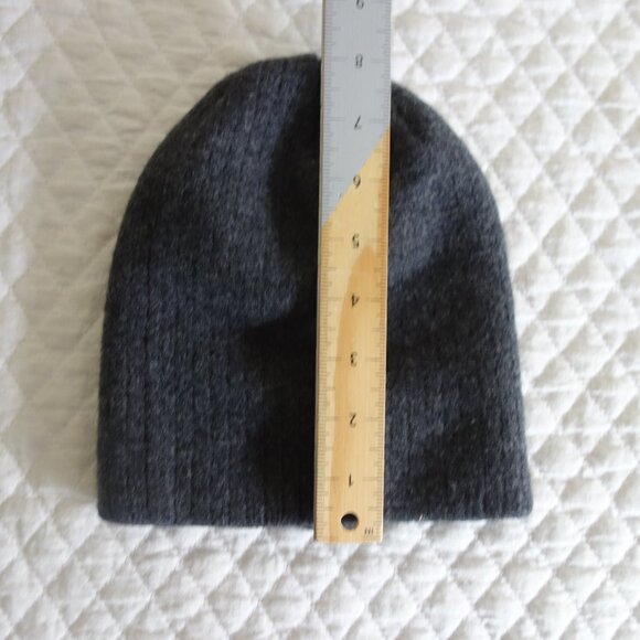 RH RESTORATION HARDWARE Kids Grey Polar Bear w/ Unicorn Horn Ribbed Beanie Cap - Picture 3 of 5